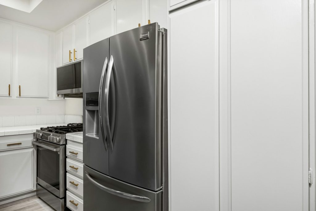 fridge regas technician job.jpg